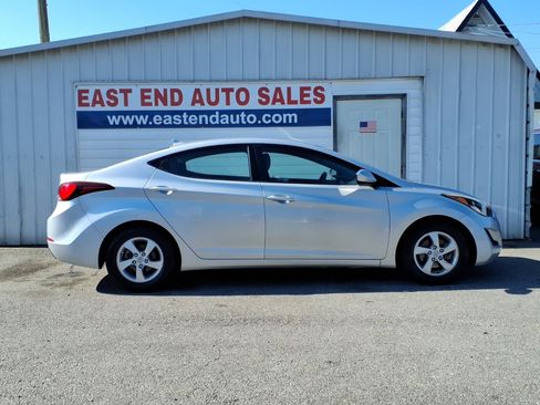 Used 2014 Hyundai Elantra SE FWD image 2