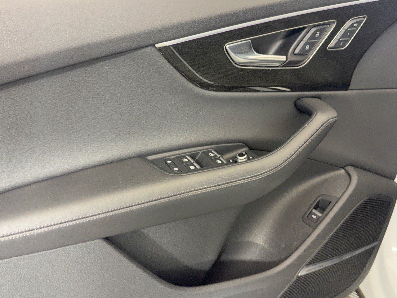 Used 2023 Audi Q7 3.0T Premium Plus w/ Premium Plus Package AWD/4WD image 14