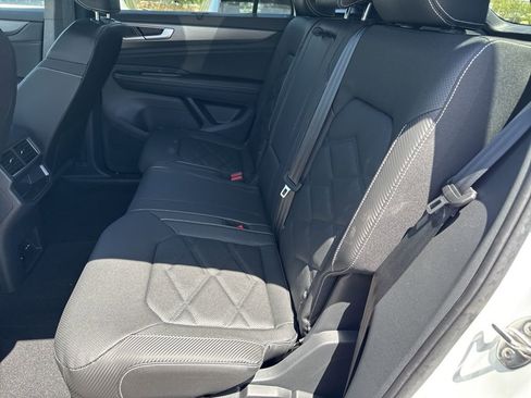 New 2026 Volkswagen Atlas Cross Sport SE FWD image 11