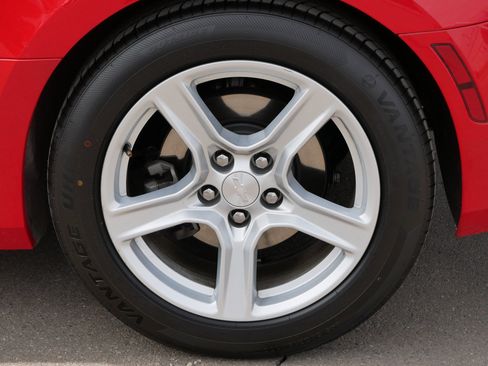 Used 2023 Chevrolet Camaro LT RWD image 15
