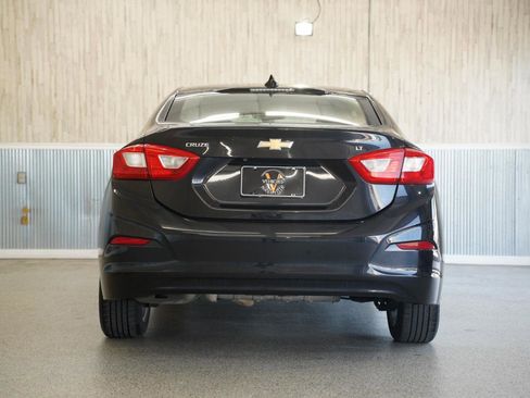 Used 2017 Chevrolet Cruze LT image 8