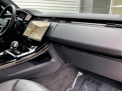 Used 2024 Land Rover Range Rover Sport SE image 16