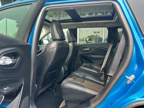 Used 2021 Jeep Cherokee Latitude Plus w/ Sun & Sound Group AWD/4WD image 11