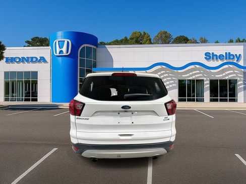 Used 2019 Ford Escape SE image 7