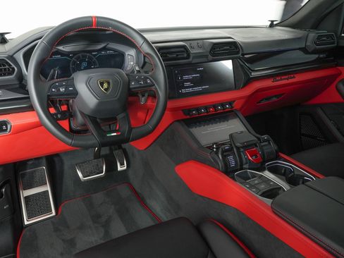Used 2025 Lamborghini Urus SE image 16