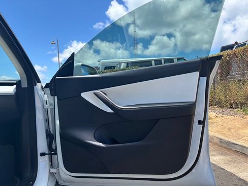 Used 2022 Tesla Model Y Performance AWD/4WD image 13