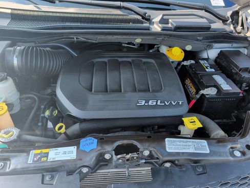 Used 2014 Dodge Grand Caravan SXT FWD image 25
