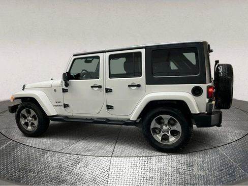 Used 2018 Jeep Wrangler Unlimited Sahara w/ Connectivity Group image 4