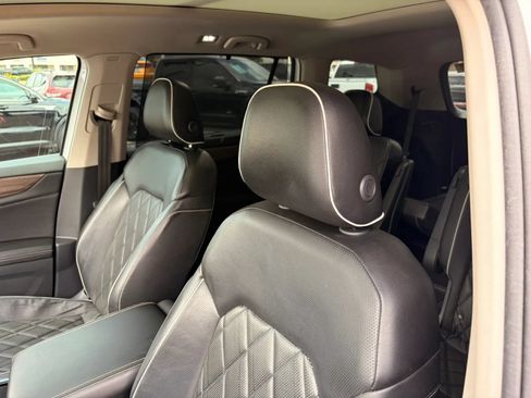 Used 2024 Volkswagen Atlas SEL Premium R-Line AWD/4WD image 29