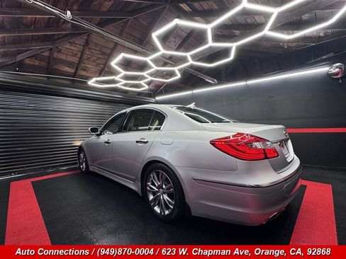 Used 2012 Hyundai Genesis 3.8 w/ Premium Pkg RWD image 4