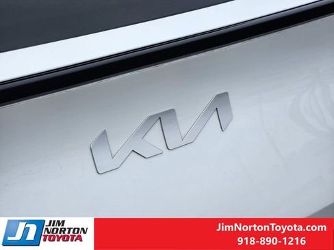 Used 2024 Kia Sportage LX image 11