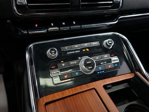 Used 2019 Lincoln Navigator Reserve image 46