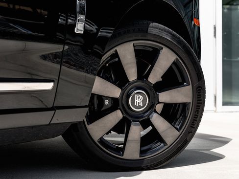 Certified 2023 Rolls-Royce Cullinan image 23