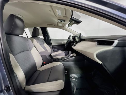 Used 2025 Toyota Corolla LE FWD image 31