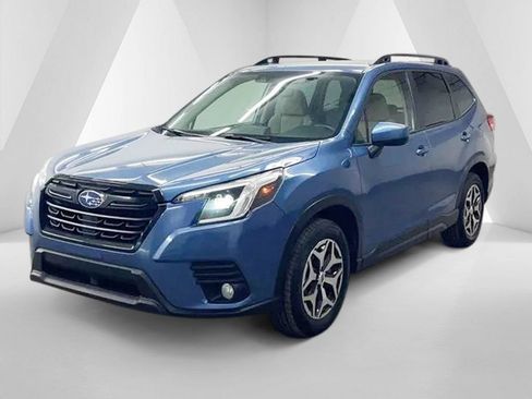 Used 2023 Subaru Forester Premium AWD/4WD image 3