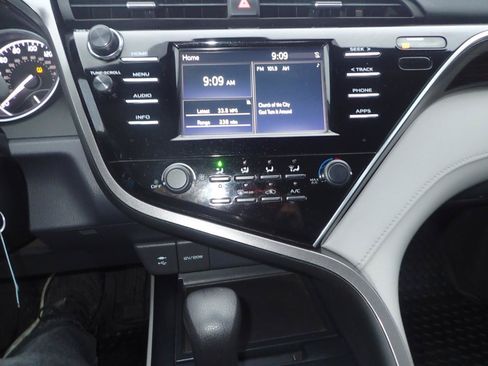 Used 2018 Toyota Camry LE FWD image 17