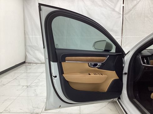 Used 2018 Volvo S90 T6 Inscription image 18