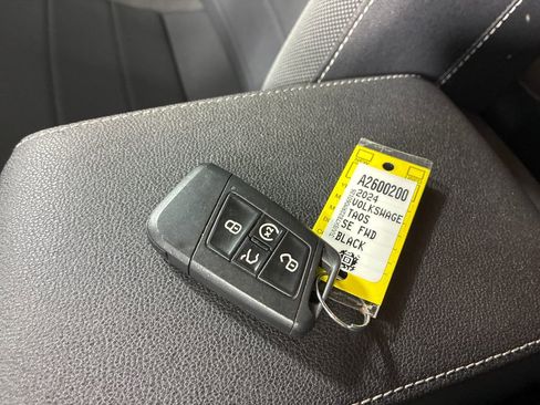 Used 2024 Volkswagen Taos SE FWD image 35
