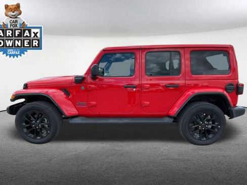 Used 2025 Jeep Wrangler Unlimited Sahara AWD/4WD image 6