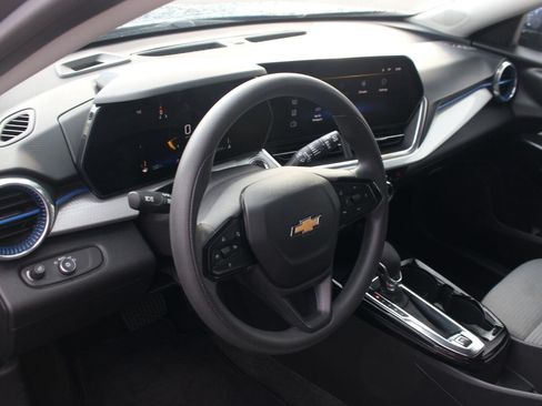 Used 2024 Chevrolet Trax LT FWD image 16