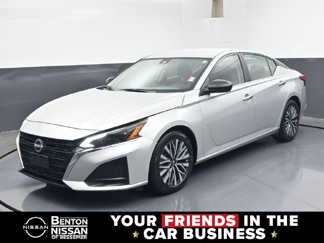 Used 2024 Nissan Altima 2.5 SV FWD image 1