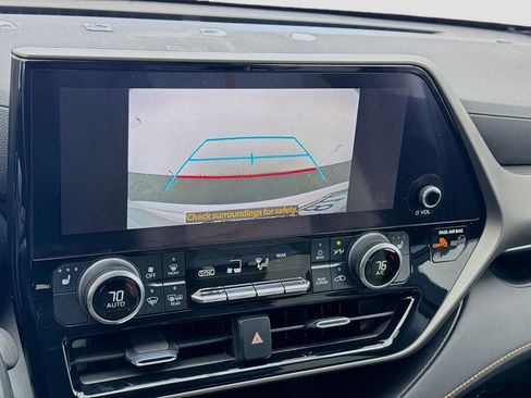 Used 2023 Toyota Highlander Bronze Edition image 10