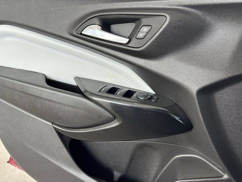 Used 2025 Chevrolet Trax LT w/ LT Convenience Package FWD image 18