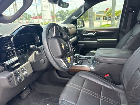 Used 2023 Chevrolet Silverado 1500 High Country w/ Technology Package AWD/4WD image 4