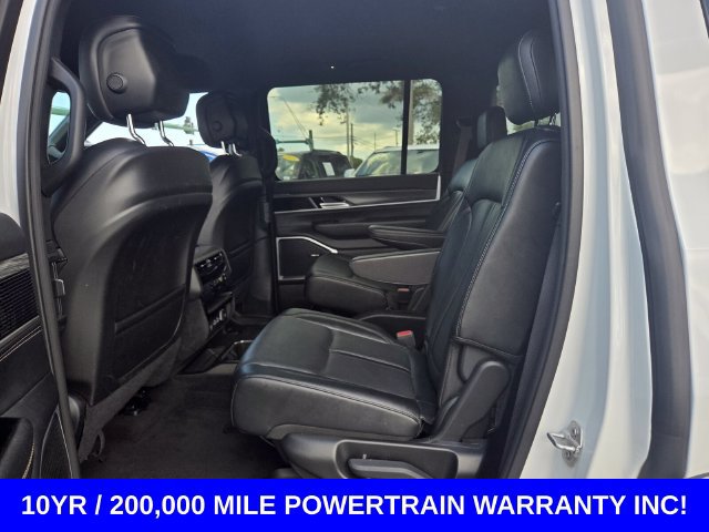 Used 2024 Jeep Wagoneer Series III AWD/4WD image 11