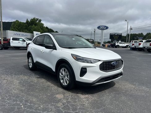 New 2025 Ford Escape Active image 3