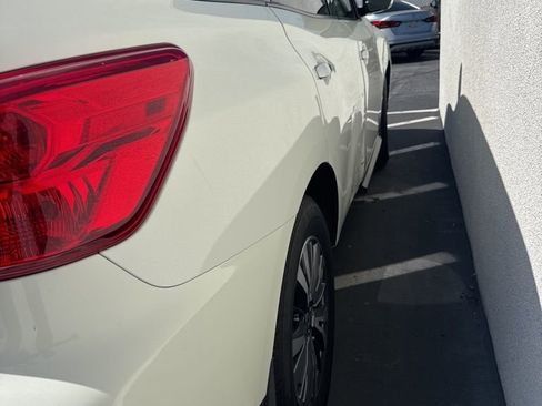 Used 2020 Nissan Pathfinder S image 5