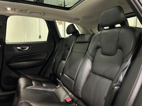 Used 2019 Volvo XC60 T5 Momentum w/ Multimedia Package AWD/4WD image 29
