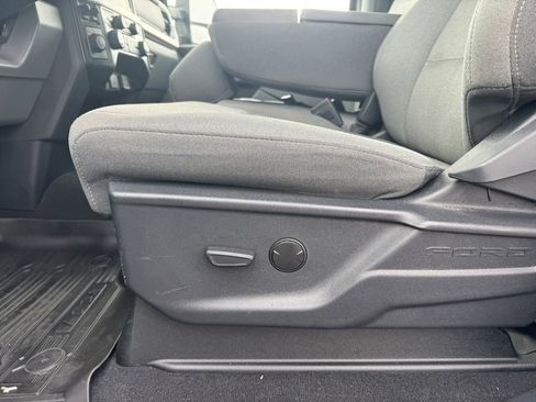 Used 2025 Ford F250 XLT w/ Black Appearance Package image 6