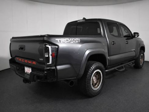 Used 2017 Toyota Tacoma TRD Sport w/ Tow Package (A/T) AWD/4WD image 4
