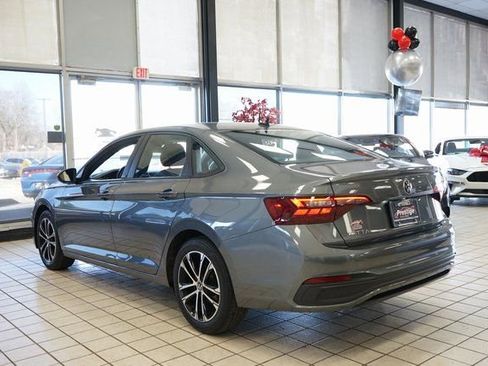 Used 2023 Volkswagen Jetta Sport image 4