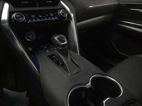 Used 2021 Toyota Venza XLE image 27