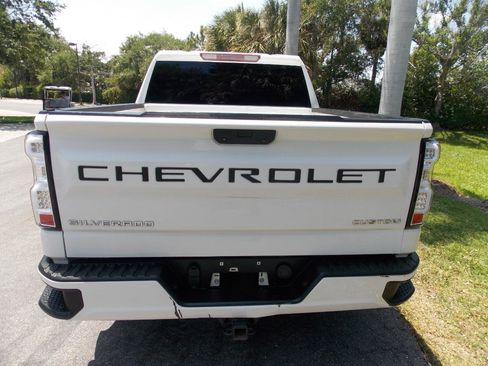 Used 2020 Chevrolet Silverado 1500 Custom w/ Custom Value Package AWD/4WD image 14