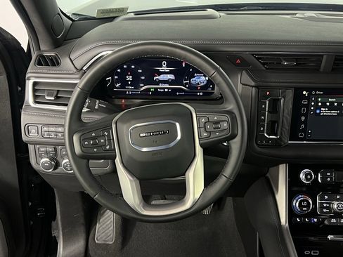 Used 2024 GMC Yukon XL Denali image 13