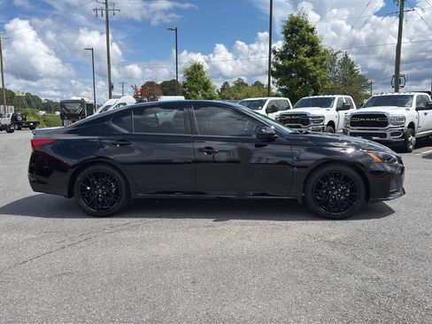 Used 2026 Nissan Altima 2.5 SR w/ SR Midnight Edition Package FWD image 4