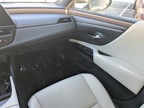 Used 2024 Lexus ES 350 w/ Premium Package image 18