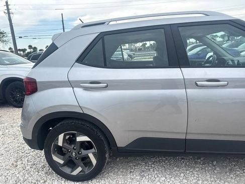 Used 2023 Hyundai Venue SEL w/ Cargo Package FWD image 5