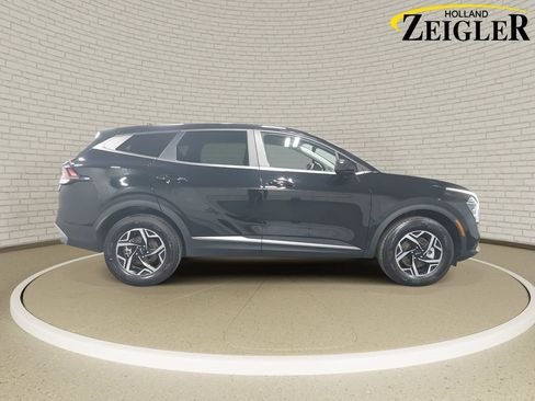 Used 2025 Kia Sportage LX image 4