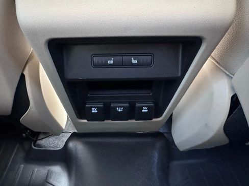 Used 2016 Land Rover Discovery Sport HSE image 18