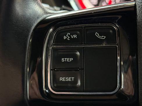 Used 2017 Dodge Grand Caravan SXT image 32