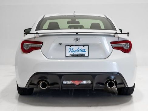 Used 2018 Toyota 86 RWD image 25