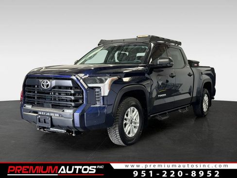 Used 2022 Toyota Tundra SR5 w/ SR5 Convenience Package image 1
