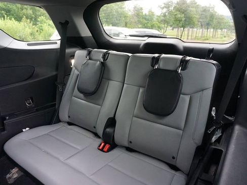 Used 2021 Ford Explorer XLT w/ Equipment Group 202A AWD/4WD image 17