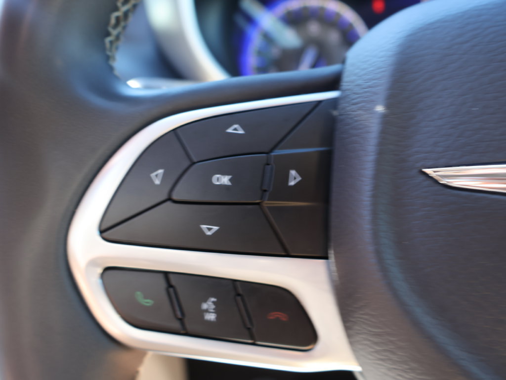 Used 2023 Chrysler Pacifica Touring-L FWD image 35