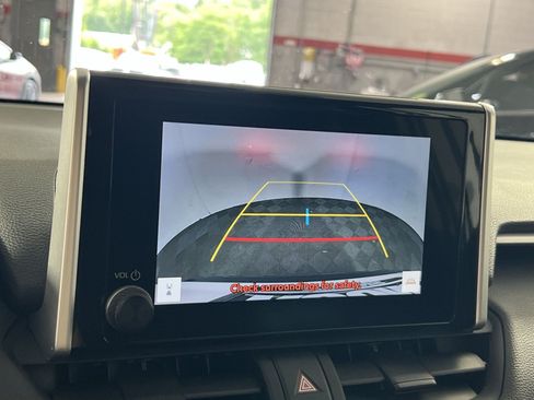 Used 2025 Toyota RAV4 XLE AWD/4WD image 20