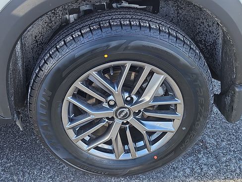 Used 2024 Nissan Rogue S image 23